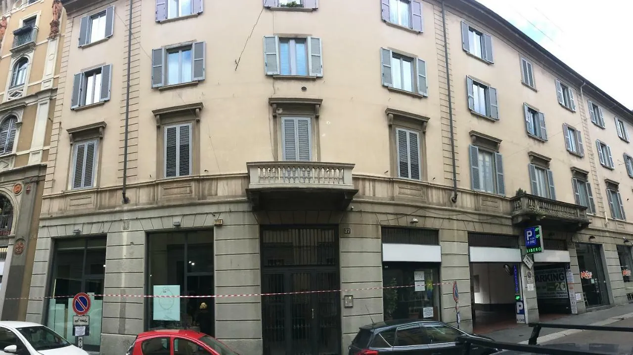 Apartment Solferino 37 Milan 0*,